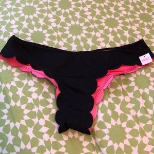 Scalloped bikini bottoms